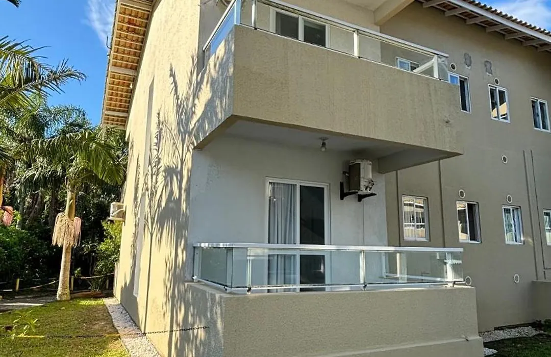 Apto em condomínio no centro de Bombinhas, próximo da praia-1